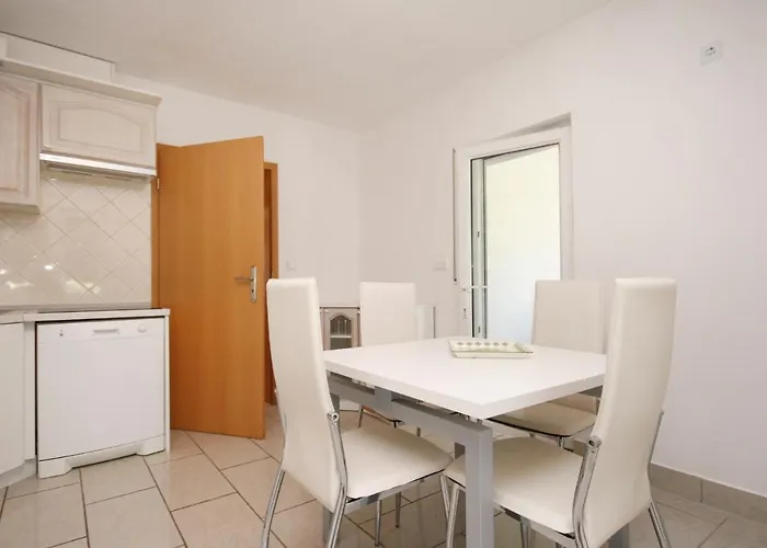 5464b Pinezići