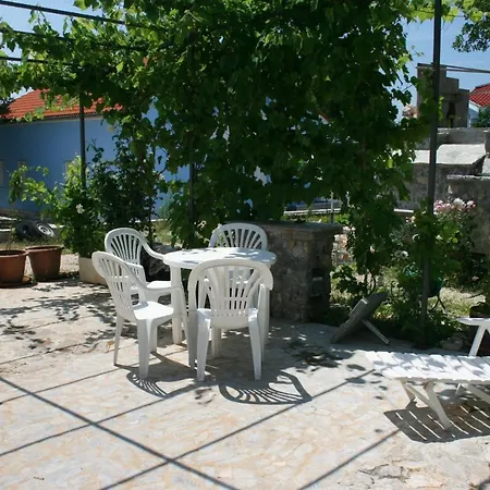 Apartment 5464b