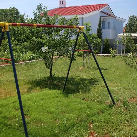 5464b Pinezići