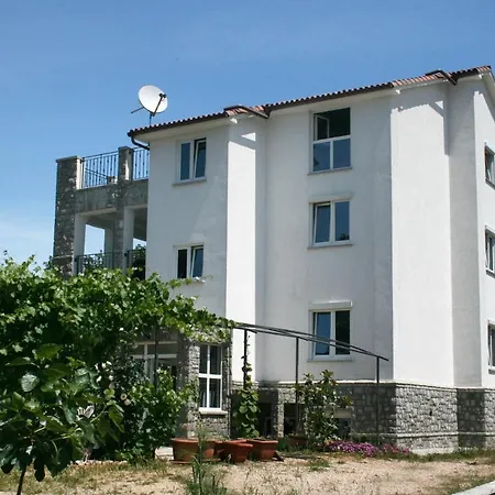 Apartment 5464b *