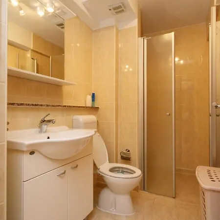 Apartment 5464b