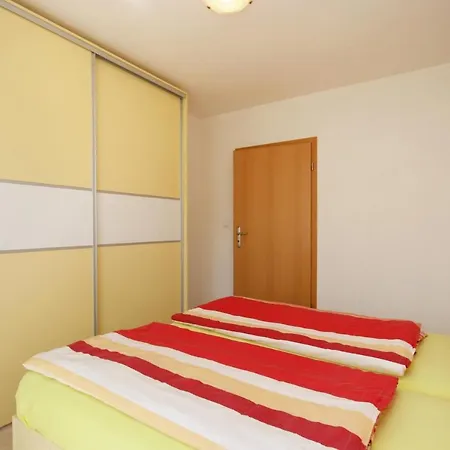 Apartment 5464b Pinezici (Krk)