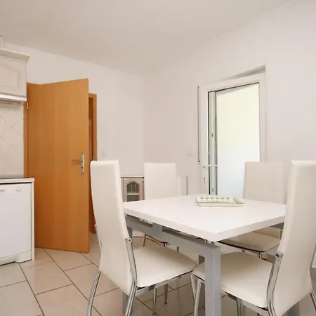 5464b Pinezići